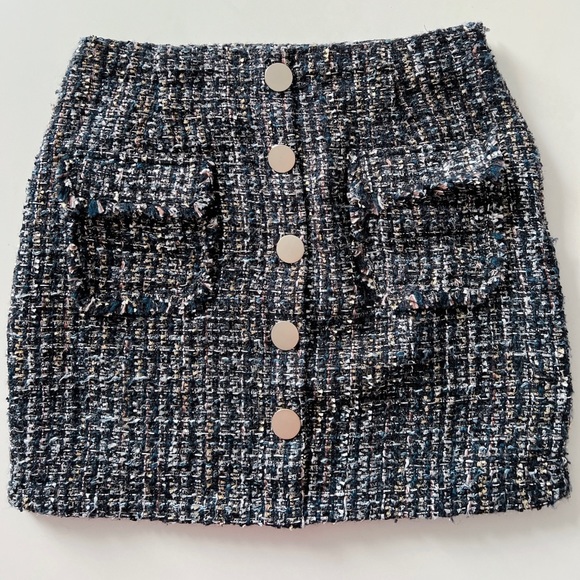 Textured Mini Skirt - Picture 2 of 7